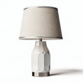 Lampada da tavolo in ceramica con paralume in tessuto per arredamento – 25 x 25 x 40 cm